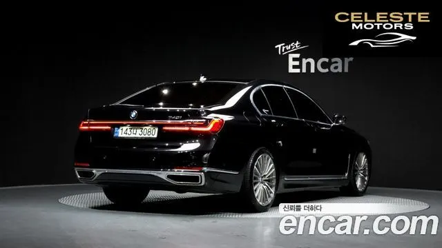 BMW Série 7 (G11) 740i Design Pure Excellence 2022 — photo 2 sur 26