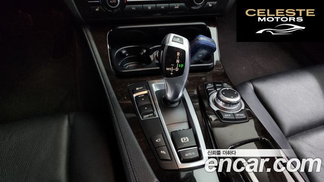 BMW Série 5 (F10) 528i 2012 — photo 9 sur 26