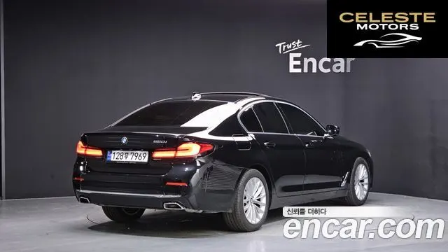 BMW Série 5 (G30) 520i Luxury 2023 — photo 2 sur 35