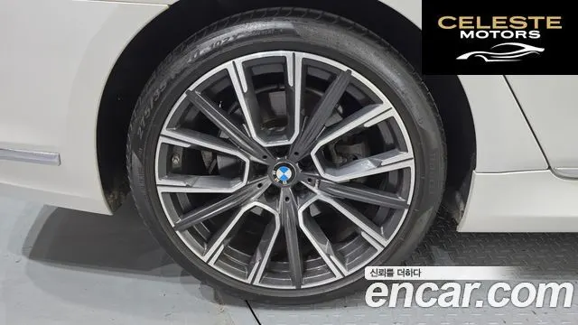 BMW Série 7 (G11) 740Li xDrive M Sport 2021 — photo 7 sur 42