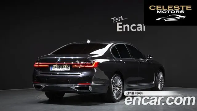 BMW Série 7 (G11) 740i Design Pure Excellence 2021 — photo 2 sur 35