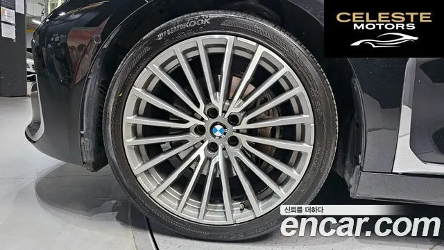 BMW Série 7 (G11) 730d xDrive Design Pure Excellence 2022 — photo 5 sur 30