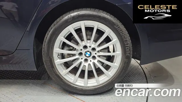 BMW Série 5 (G30) 520i Luxury 2019 — photo 7 sur 34