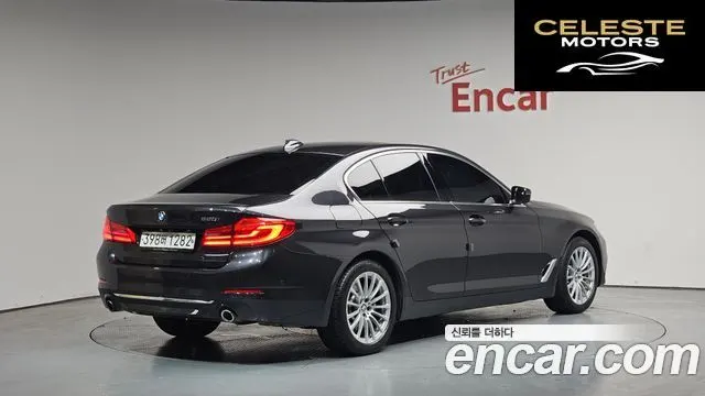 BMW Série 5 (G30) 520i Luxury 2020 — photo 2 sur 35