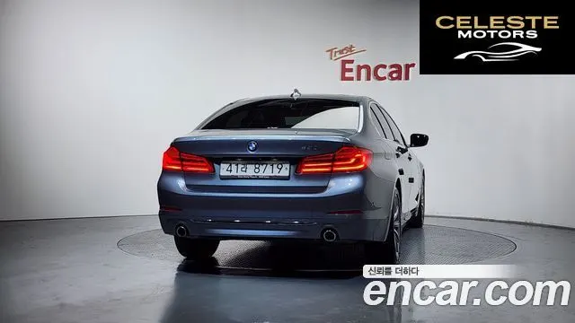 BMW Série 5 (G30) 520i Luxury 2018 — photo 4 sur 33