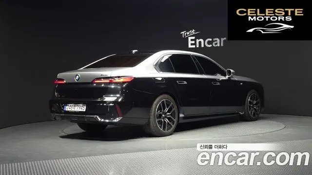 BMW Série 7 (G70) 740i sDrive M Sport 2023 — photo 2 sur 40