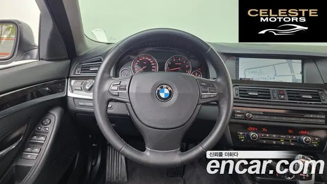 BMW Série 5 (F10) 528i 2010 — photo 13 sur 20
