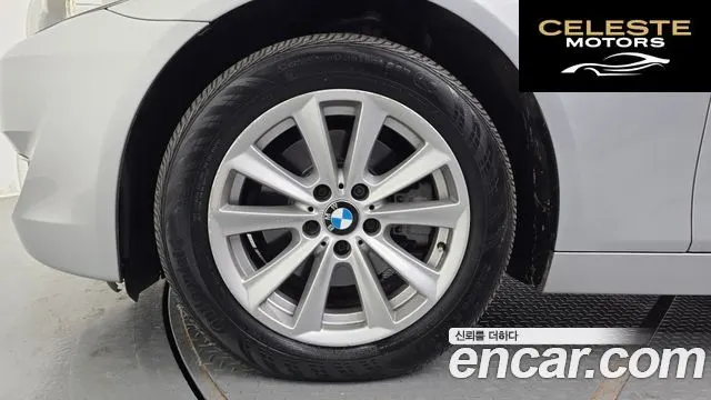 BMW Série 5 (F10) 528i 2010 — photo 5 sur 20