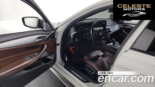 BMW Série 5 (G30) M550d xDrive 2018 — photo 13 sur 34