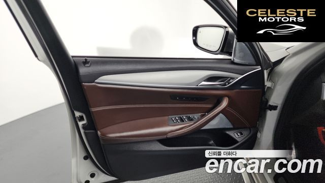 BMW Série 5 (G30) M550d xDrive 2018 — photo 14 sur 34