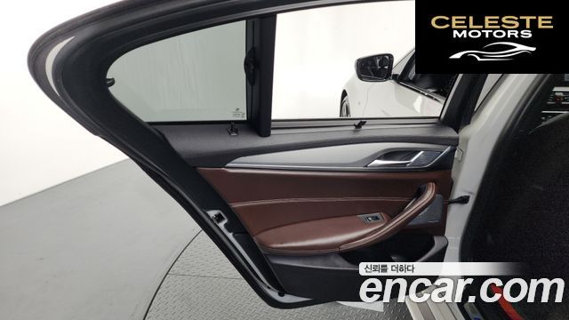 BMW Série 5 (G30) M550d xDrive 2018 — photo 15 sur 34