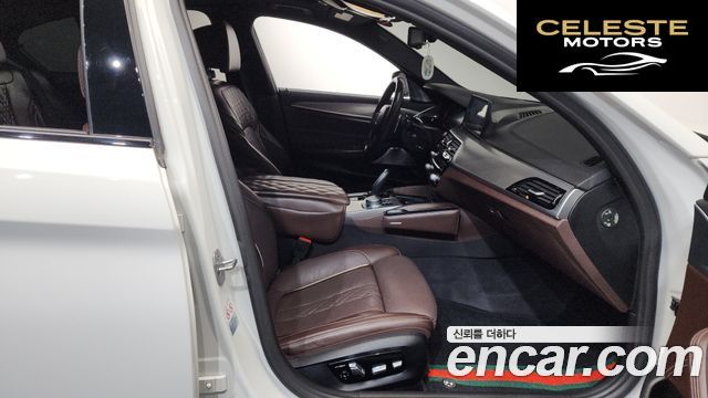 BMW Série 5 (G30) M550d xDrive 2018 — photo 16 sur 34
