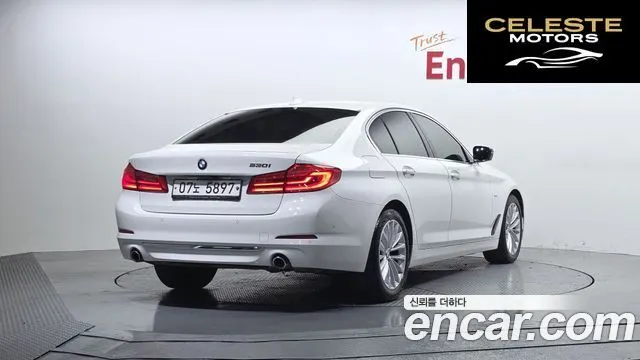 BMW Série 5 (G30) 530i Luxury Plus 2018 — photo 2 sur 32