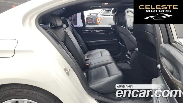 BMW Série 7 (F01) 740i M Sport 2012 — photo 11 sur 26