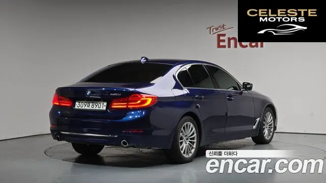 BMW Série 5 (G30) 520i Luxury 2020 — photo 1 sur 32