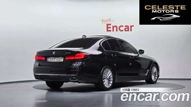 BMW Série 5 (G30) 520i Luxury 2022 — photo 2 sur 37