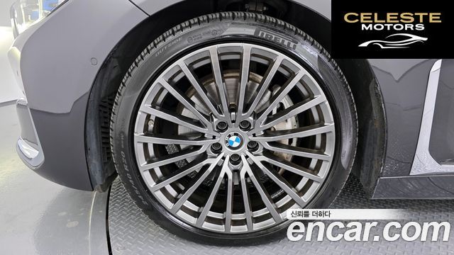 BMW Série 7 (G11) 730d xDrive Design Pure Excellence 2021 — photo 5 sur 26