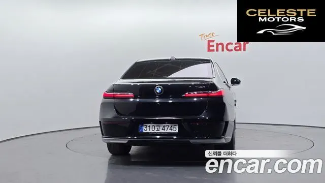 BMW Série 7 (G70) 740i sDrive Design Pure Excellence 2023 — photo 4 sur 39