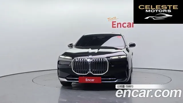 BMW Série 7 (G70) 740i sDrive Design Pure Excellence 2023 — photo 3 sur 39