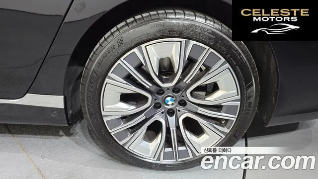 BMW Série 7 (G70) 740i sDrive Design Pure Excellence 2023 — photo 7 sur 39