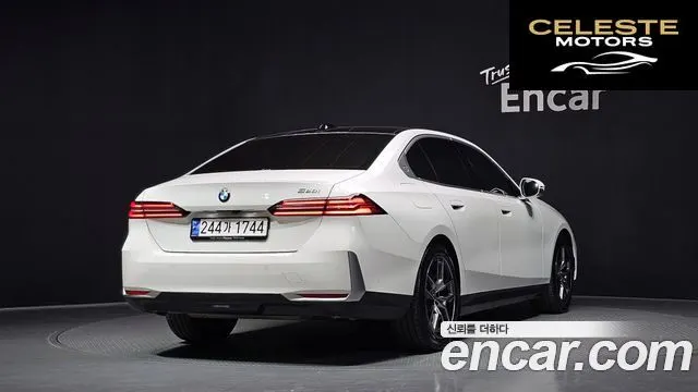 BMW Série 5 (G60) 520i 2024 — photo 2 sur 33