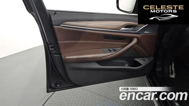 BMW Série 5 (G30) 530i M Sport Plus 2018 — photo 13 sur 35