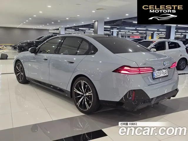 BMW Série 5 (G60) 530i xDrive M Sport 2024 — photo 2 sur 24