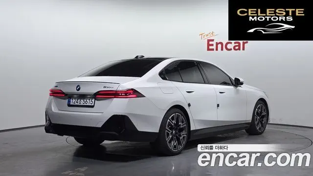 BMW Série 5 (G60) 530e xDrive M Sport Pro 2026 — photo 2 sur 32