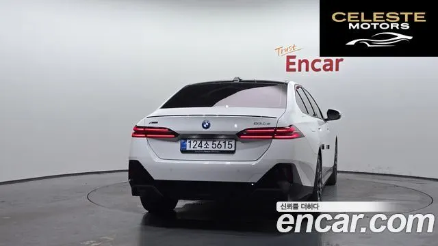 BMW Série 5 (G60) 530e xDrive M Sport Pro 2026 — photo 4 sur 32