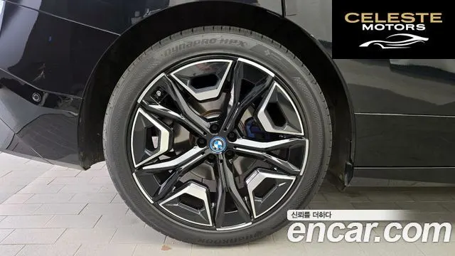 BMW iX xDrive50 Sport Plus 2023 — photo 5 sur 33