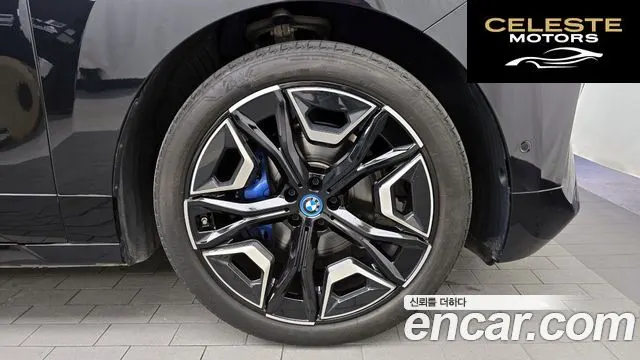 BMW iX xDrive50 Sport Plus 2023 — photo 7 sur 33