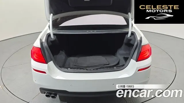 BMW Série 5 (F10) 528i 2010 — photo 18 sur 20