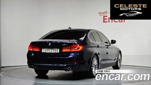 BMW Série 5 (G30) 520i Luxury 2020 — photo 2 sur 31