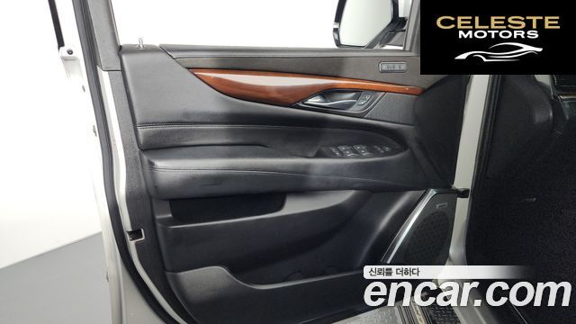 CADILLAC 6.2 2018 — photo 14 sur 38