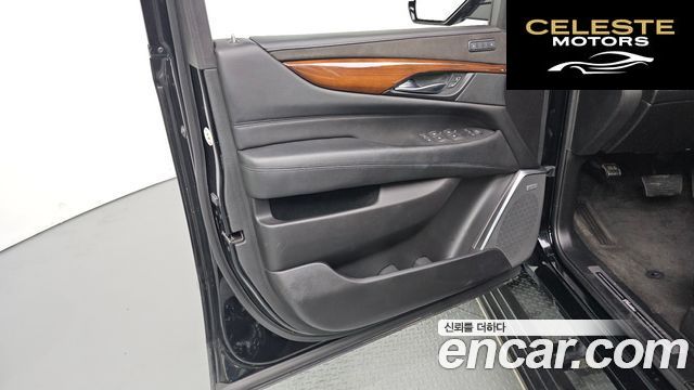 CADILLAC 6.2 2020 — photo 14 sur 32