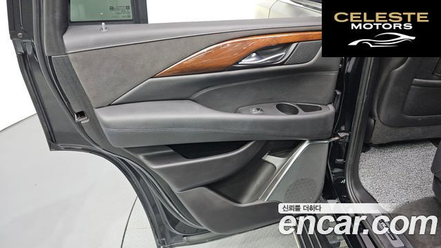 CADILLAC 6.2 2020 — photo 15 sur 32