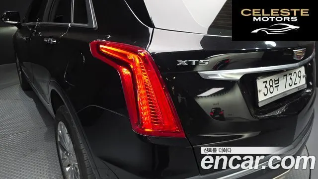 CADILLAC XT5 3.6 AWD 2019 — photo 8 sur 36