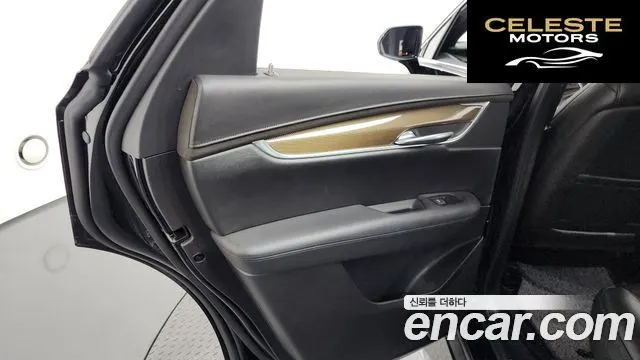 CADILLAC XT5 3.6 AWD 2018 — photo 15 sur 32