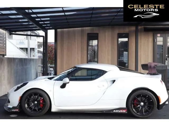 ALFA ROMEO 4C 2015 — photo 2 sur 8
