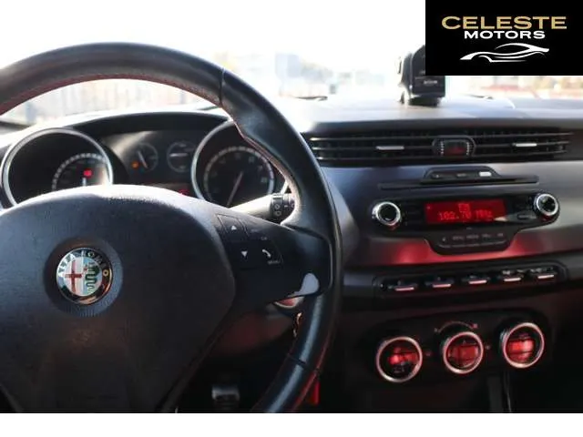 ALFA ROMEO Giulietta 2012 — photo 2 sur 8