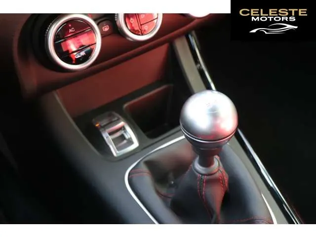 ALFA ROMEO Giulietta 2012 — photo 3 sur 8