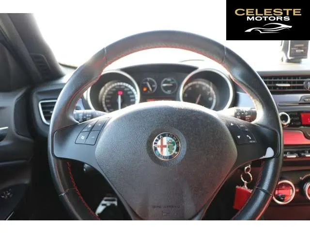 ALFA ROMEO Giulietta 2012 — photo 4 sur 8