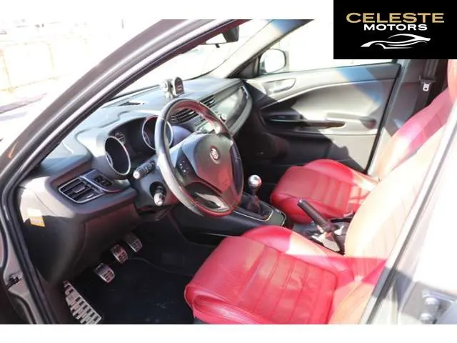 ALFA ROMEO Giulietta 2012 — photo 7 sur 8