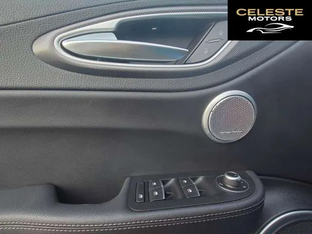 ALFA ROMEO Giulia 2019 — photo 7 sur 8