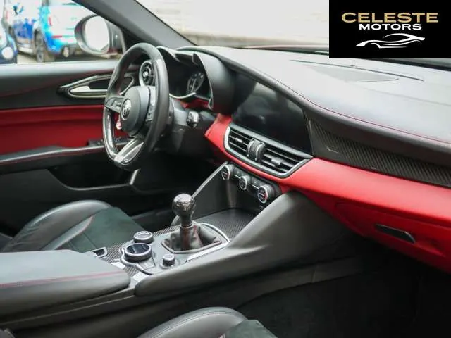 ALFA ROMEO Giulia 2018 — photo 8 sur 8