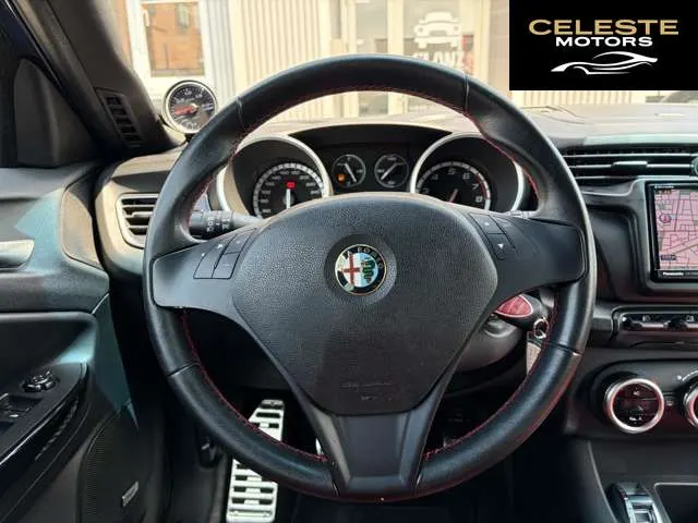 ALFA ROMEO Giulietta 2013 — photo 6 sur 8