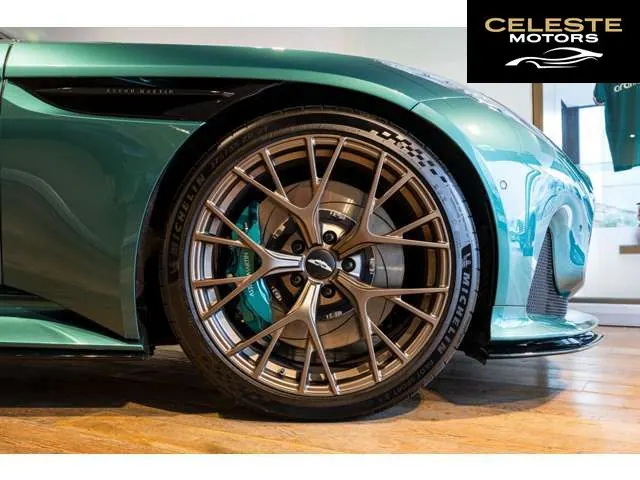 ASTON MARTIN DB12 2024 — photo 5 sur 8