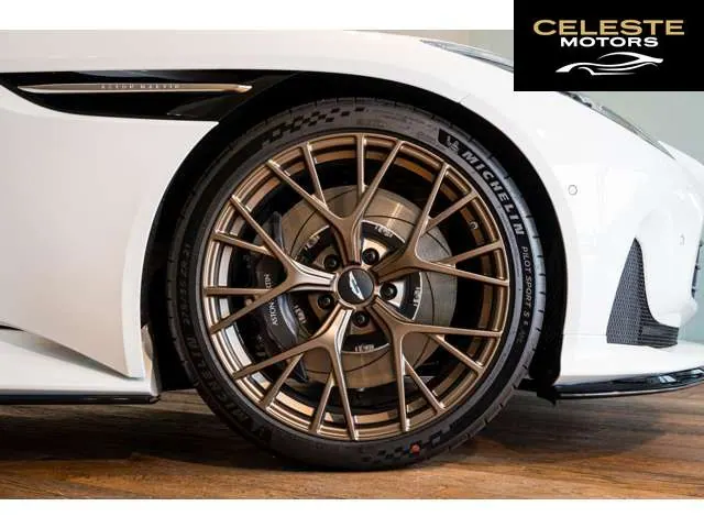 ASTON MARTIN DB12 2024 — photo 5 sur 8