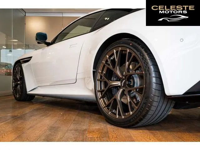 ASTON MARTIN DB12 2024 — photo 8 sur 8