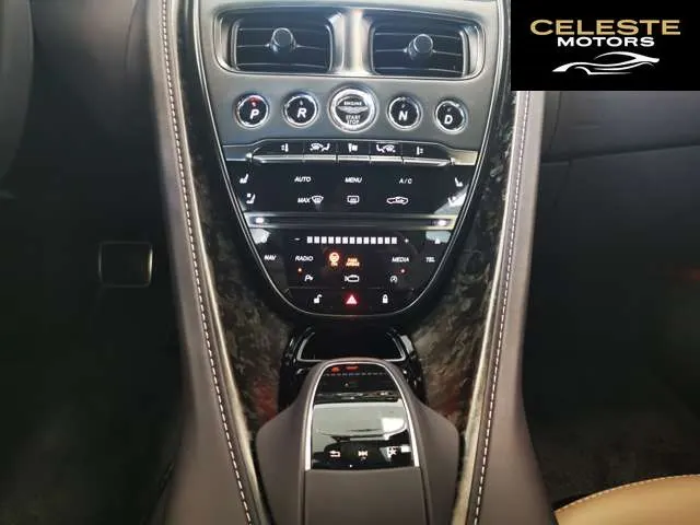 ASTON MARTIN DBS Superleggera 2021 — photo 8 sur 8